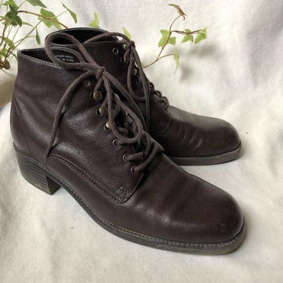 Mootsies Tootsies Shoes - Vintage Brown Leather Prairie Ankle Booties
